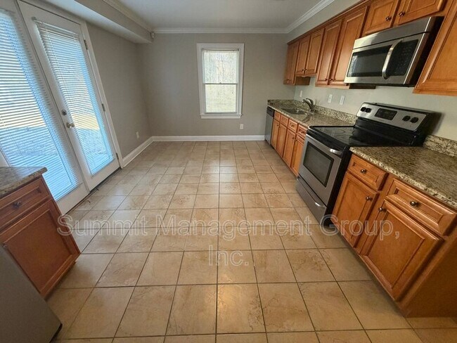 Building Photo - 2405 Twin Creek Ct SW