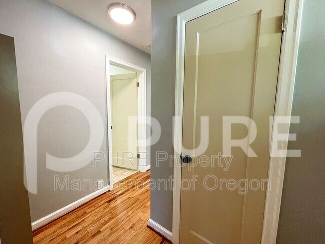 Building Photo - 8506 SE Mill St