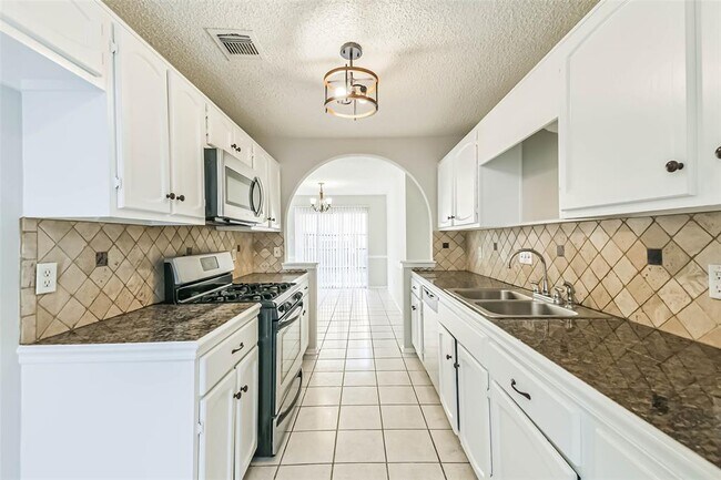 Building Photo - 5523 Bridge Forest Dr