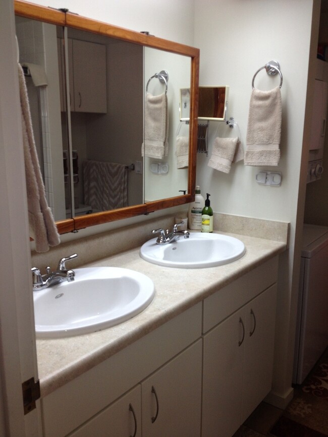 Building Photo - 444 Nahua: Furnished - 1 Bed/ 1 Bath/ 1 Pa...