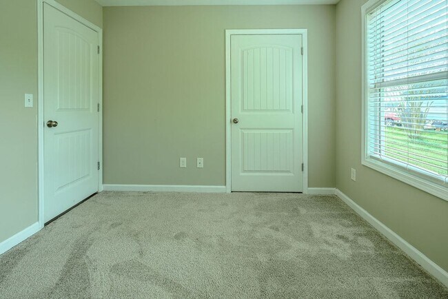 Building Photo - 77 Gray Field Ct