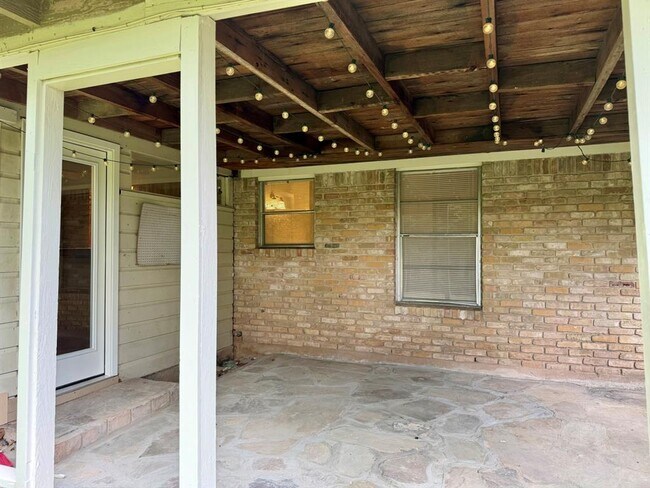 Building Photo - 5510 Delwood Dr