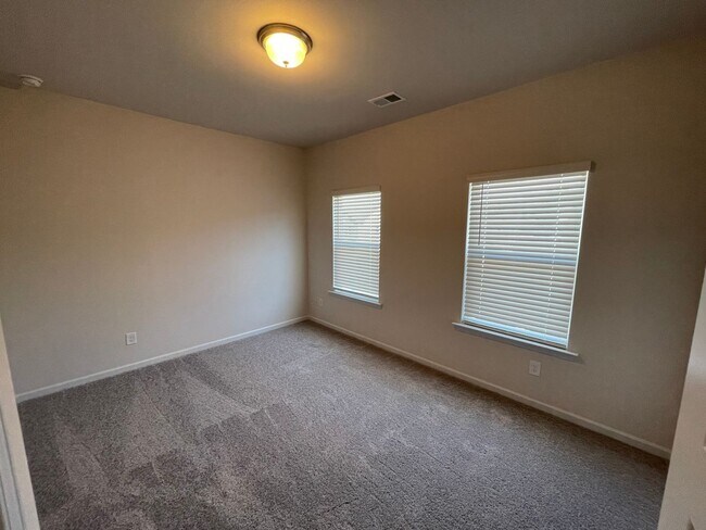 Building Photo - 7 Longbrook Dr.