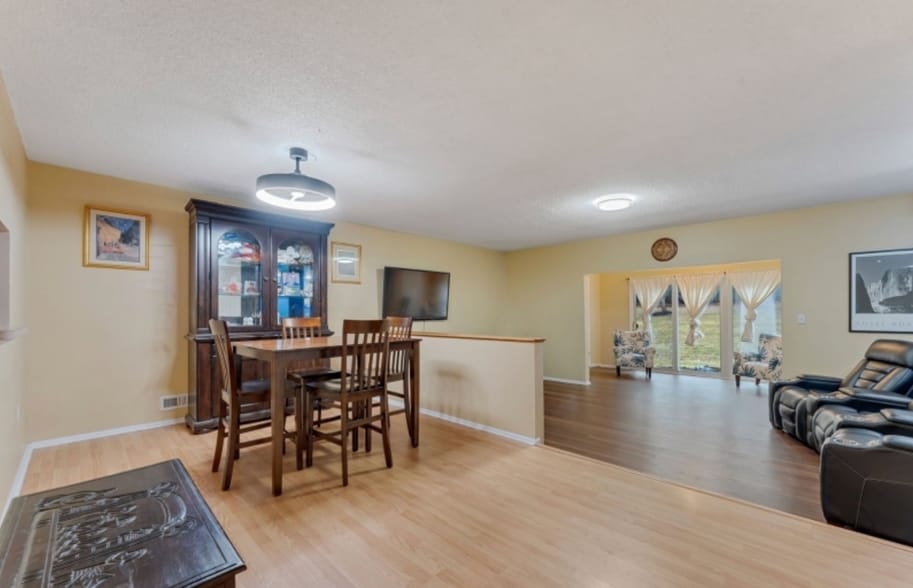 Building Photo - 403 Red Crest Ln