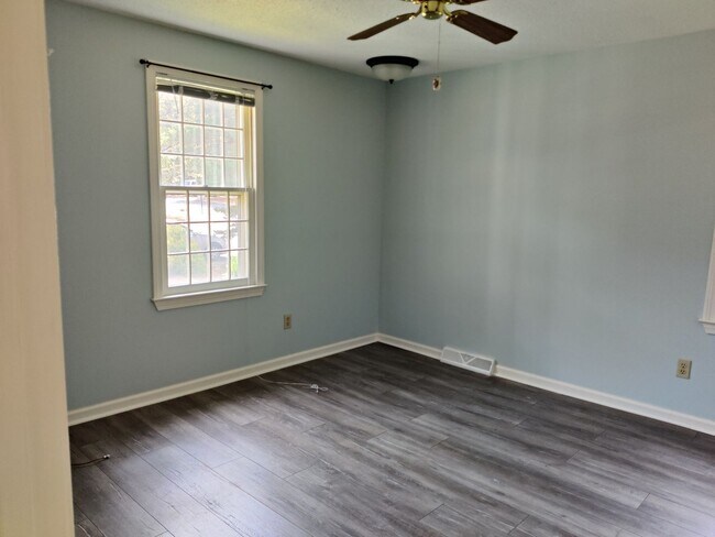 Building Photo - 2 Bedroom, 2 Bedroom Condo Year Round-Yarmouth Port