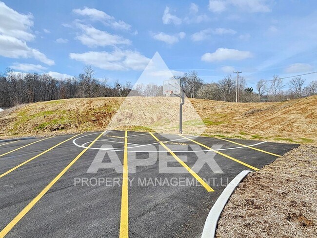 Building Photo - AVALON TOWNHOMES – LIKE NEW - 2 Bd/2.5 Ba Townhome off Topside Road with convenient access to Mar...