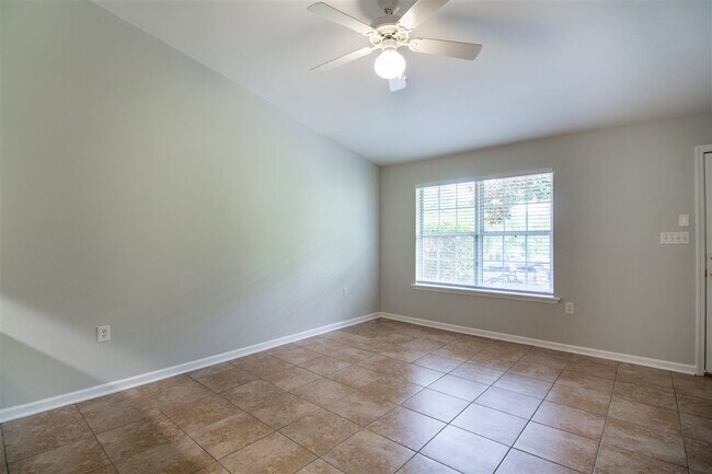 Building Photo - 2738 W Tharpe St