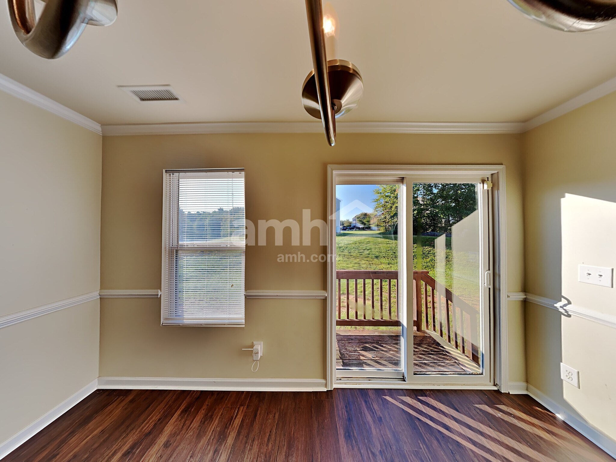 Building Photo - 226 Woodcreek Ln