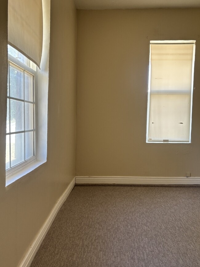 Building Photo - 80 N 100 W