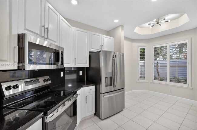 Building Photo - 940 Harbor View N