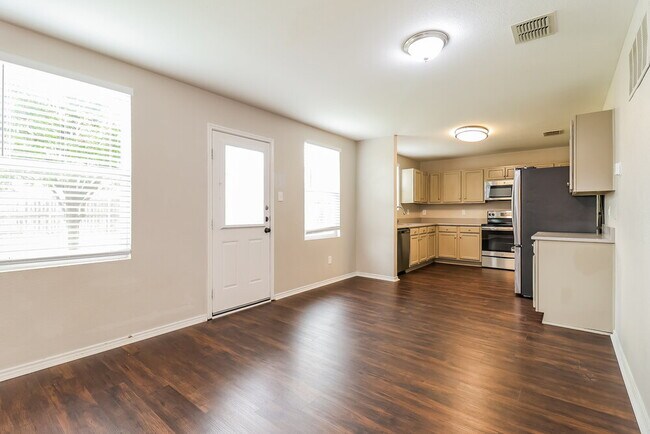 Building Photo - 1825 Shasta View Dr