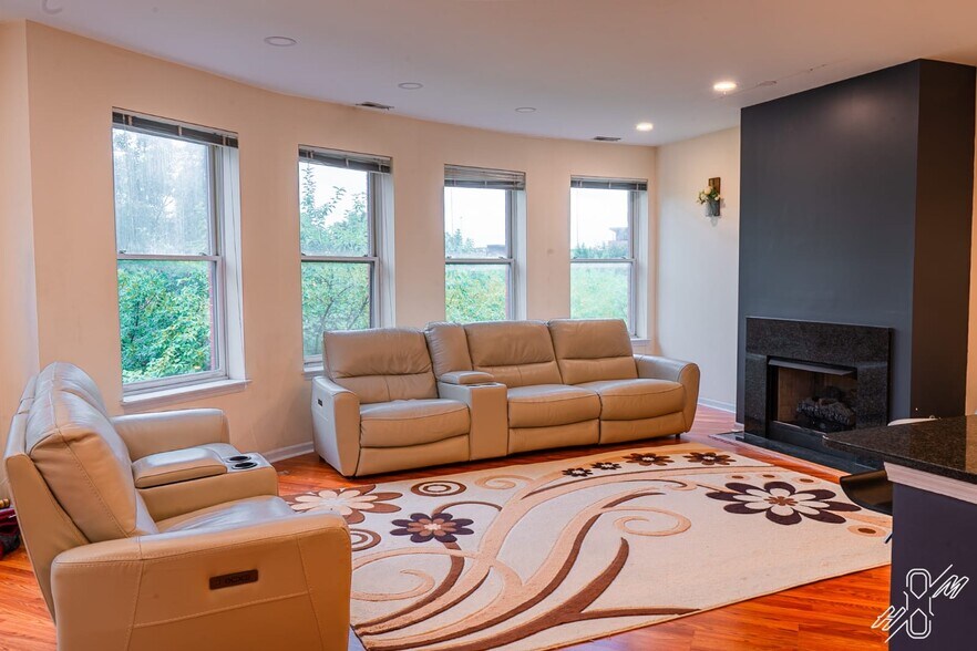 Living Room - 1500 S Halsted St