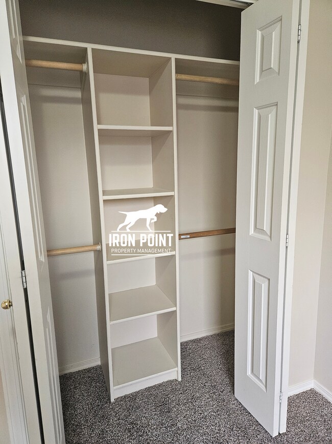 Building Photo - Candlestick Park Sub-3bed/2bath w/2 car ga...