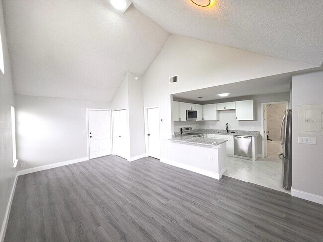 Building Photo - 12219 Armenia Gables Cir