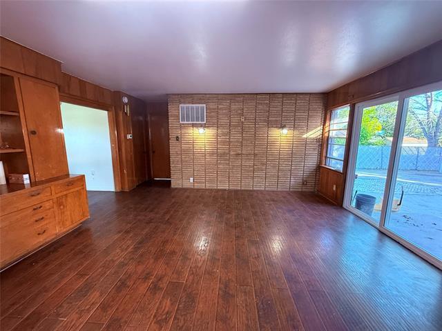 Building Photo - 914 Bandera Ln