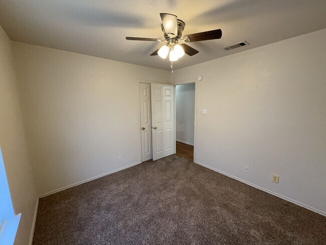 Building Photo - 913 McDaniel Cir