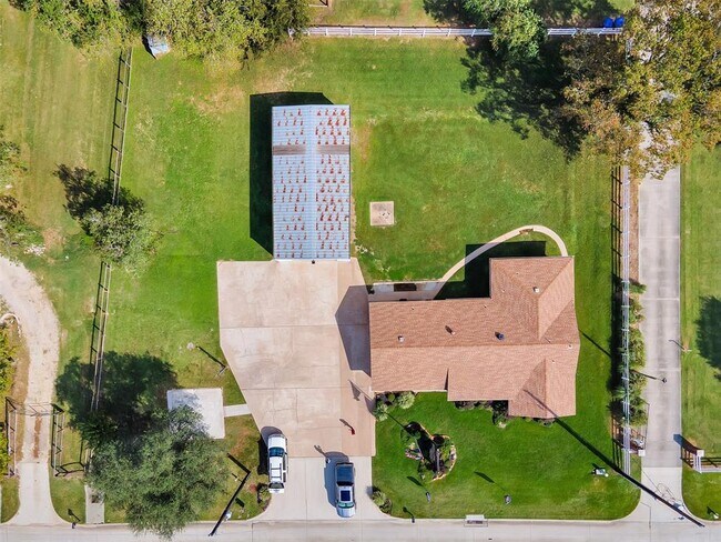 Building Photo - 18010 Mueschke Rd