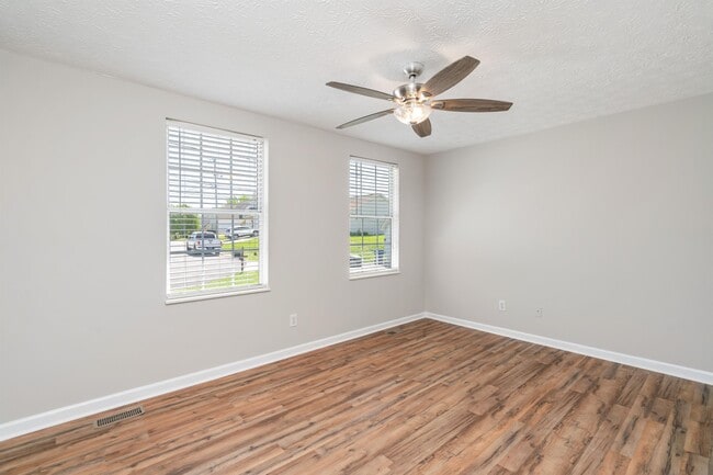 Building Photo - 8295 Oak Terrace Ln