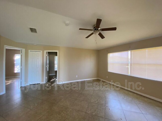 Building Photo - 1127 Gilbert Ave S