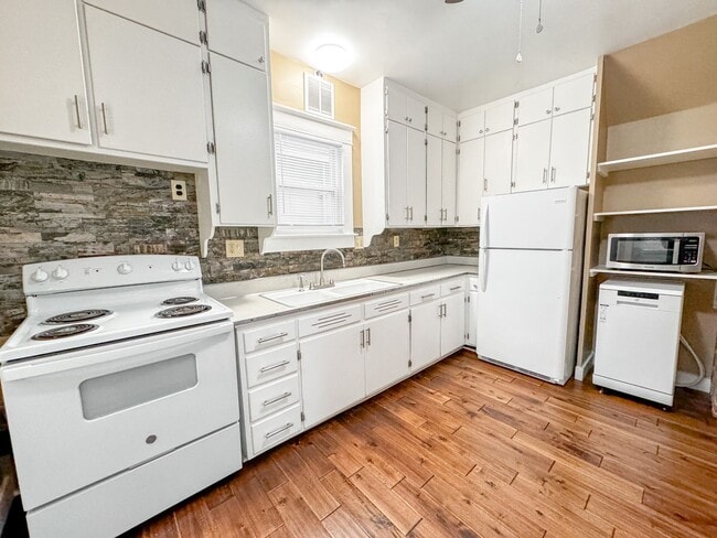 Building Photo - $1,095 - 2 Bed, 1.5 Bath House in Independ...