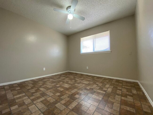 Building Photo - 6435 Pizarro St
