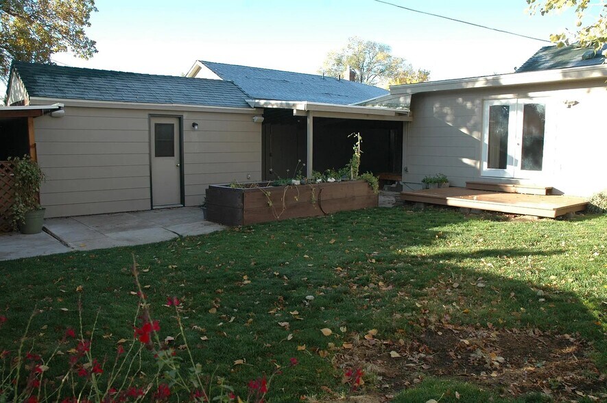 Backyard - 1626 Hoyt St