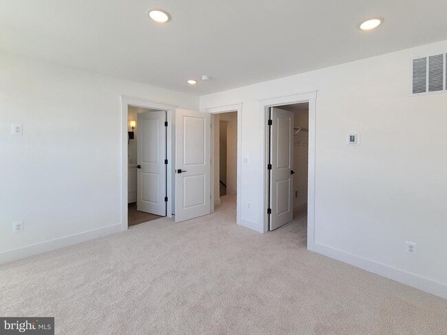 Building Photo - 5046 Bigleaf Rd