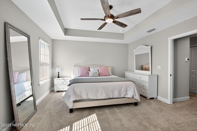 Building Photo - 244 Daydream Ave