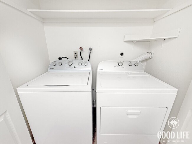 Building Photo - Comfortable 2BD/1.5BA Condo in Riverside with Private Patio, Community Pool & One Car Garage