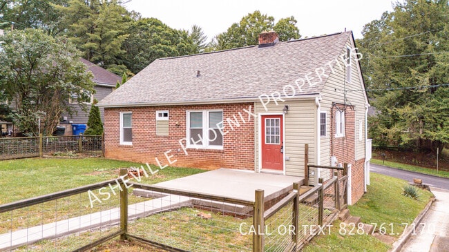 Building Photo - 10 Enka Oak St