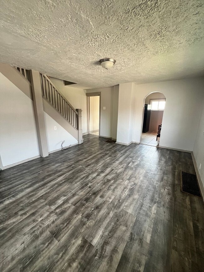 Building Photo - 2 Bed + Bonus Room in Penn Trafford School District