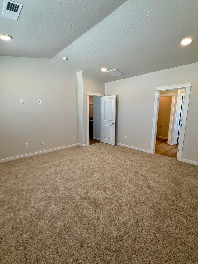 Building Photo - Welcome home! 4 bed 2 bath in Caldwell Idaho
