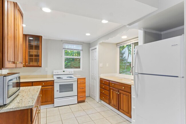 Building Photo - Rare 1 Bedroom Apartment in Williamsburg, VA | Pet-Friendly Rental