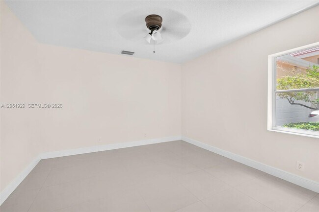 Building Photo - 17194 Ventana Dr
