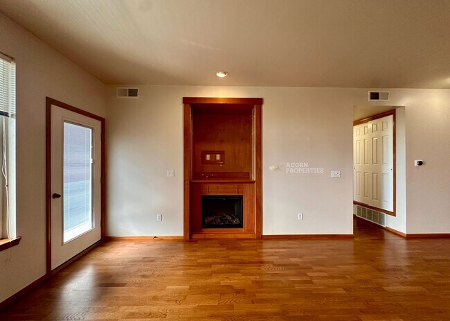 Building Photo - 1850 SW Scenic Heights St