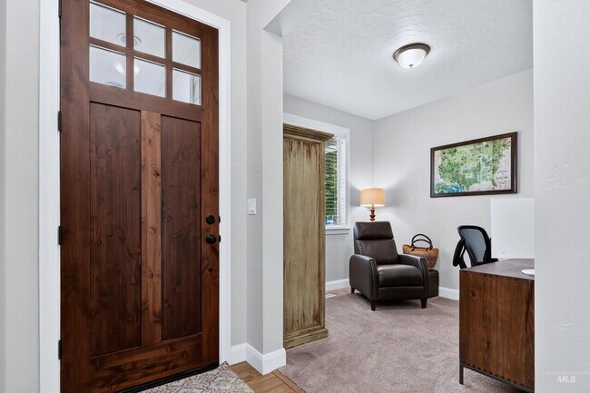 Building Photo - Beautiful South Meridian Home