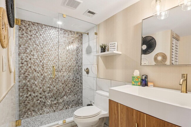 Building Photo - 1301 River Reach Dr