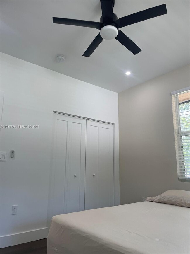 Building Photo - 675 N Romero St