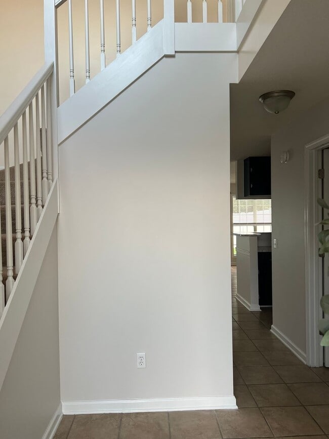 Building Photo - 105 Winthrope Ln
