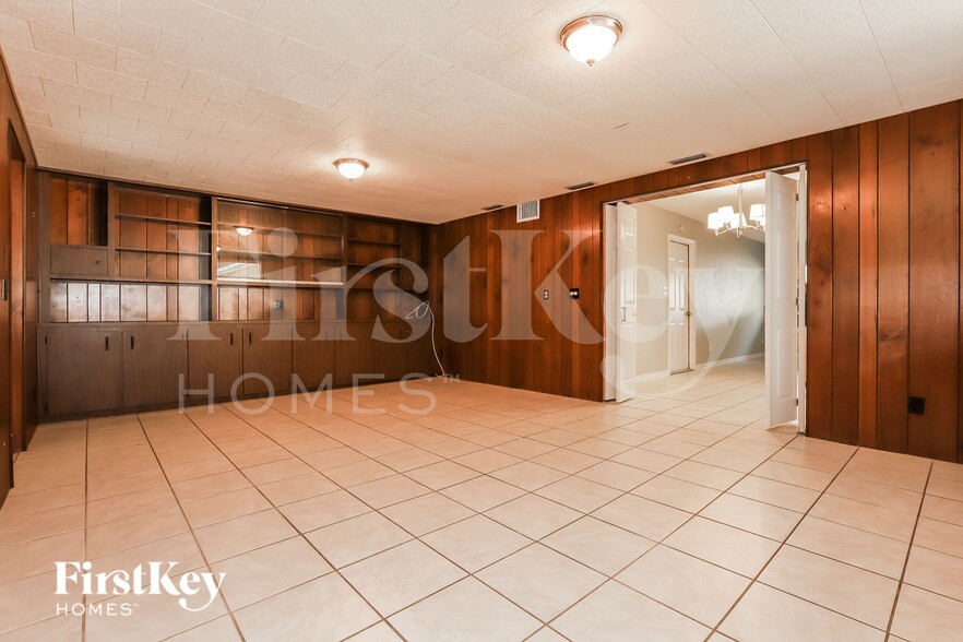 Building Photo - 5860 Cedar St NE