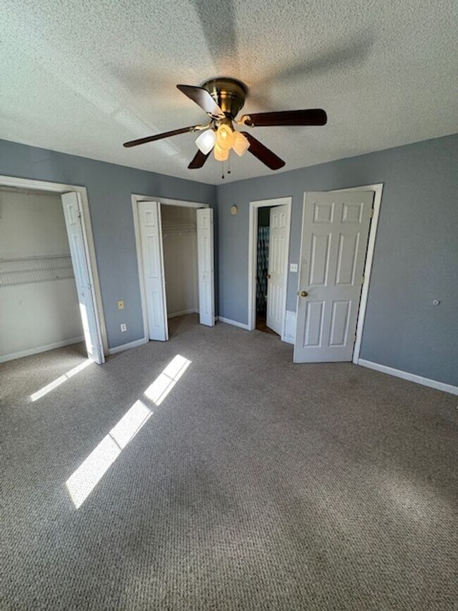 Building Photo - 2 Bed, 3 Bath Condo with Garage and  Flex ...