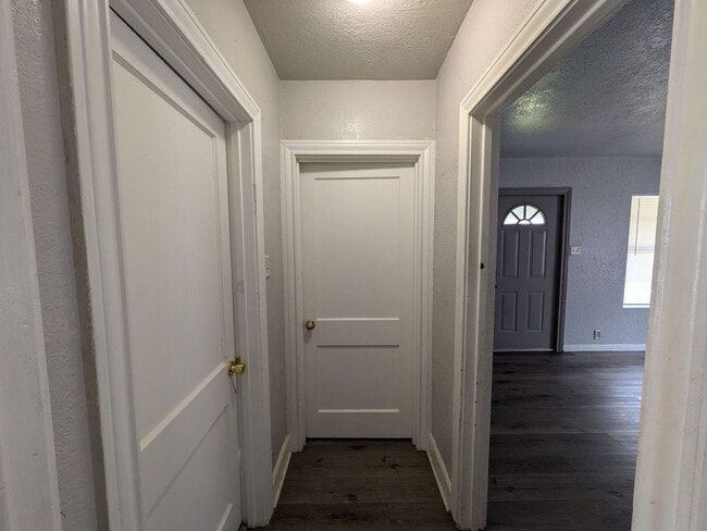 Building Photo - 3885 Park St