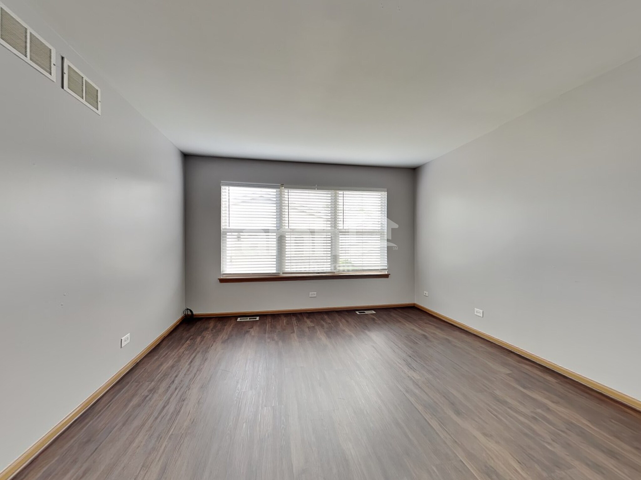Building Photo - 2046 Middlebury Dr