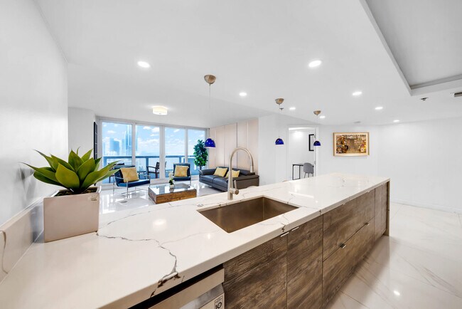 Building Photo - 1717 N Bayshore Dr