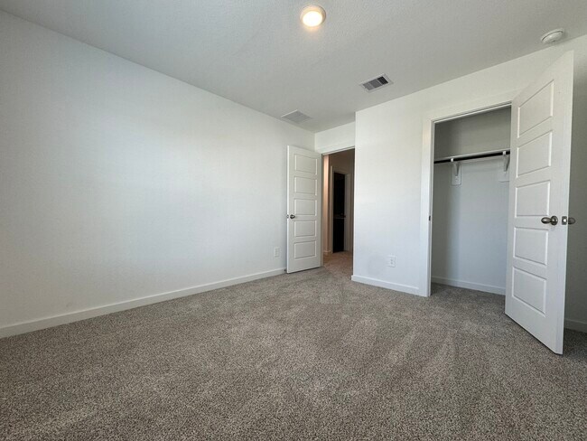 Building Photo - 3002 Skyline Mesa Dr