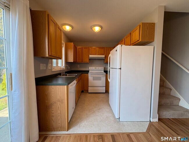 Building Photo - 267 Bridge St