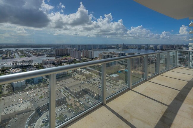 Building Photo - 17001 Collins Ave