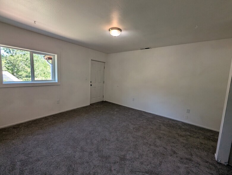 Building Photo - 14301 Mill Ct