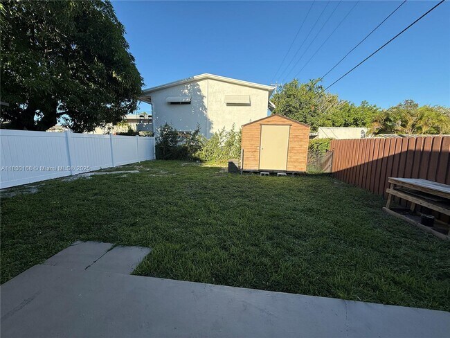 Building Photo - 1311 N 19th Ave