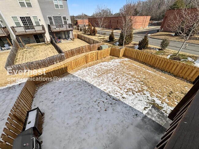 Building Photo - 1325 Claytor Ln